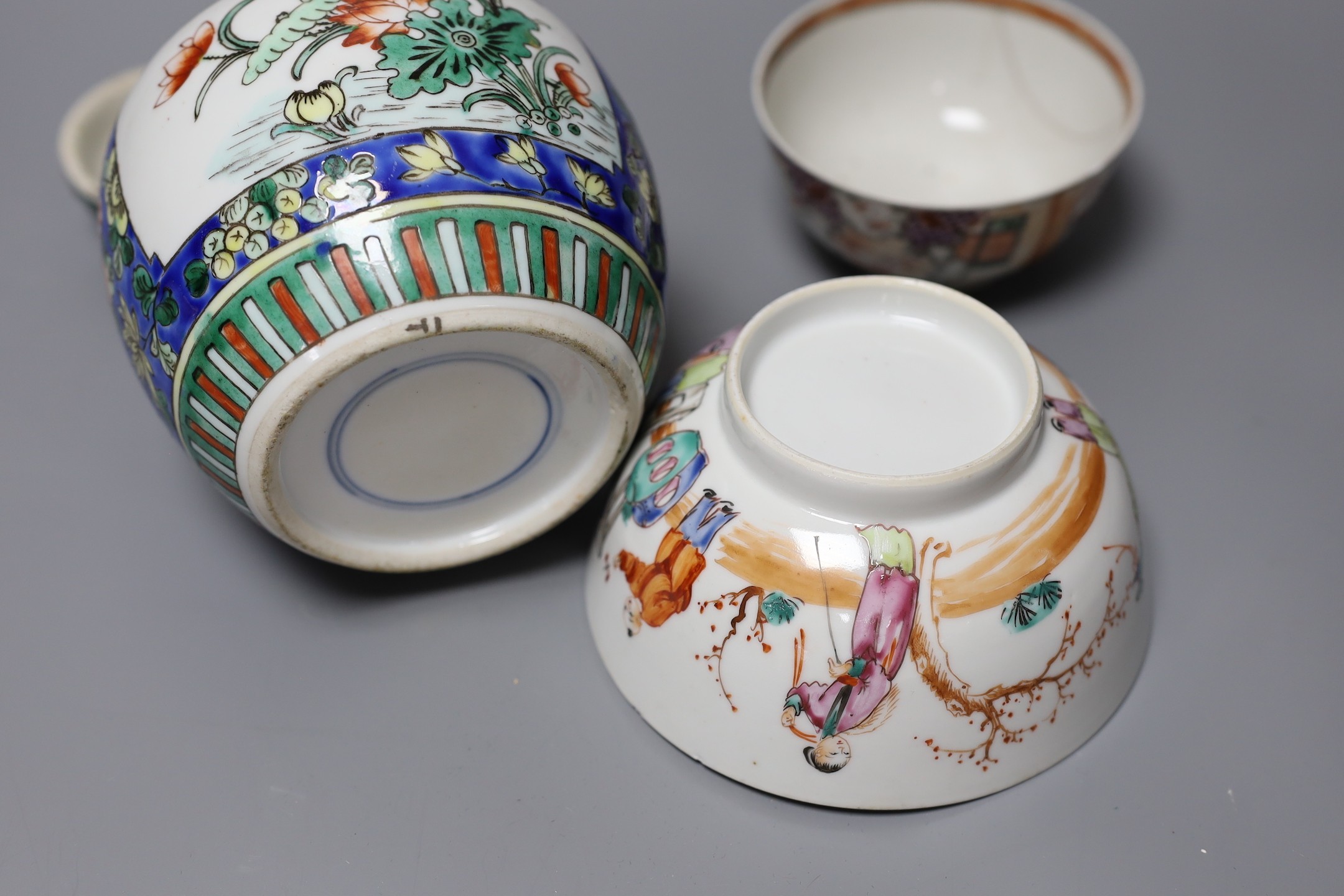 A Chinese ginger jar and cover, two tea bowls and a miniature teapot, tallest 16cm